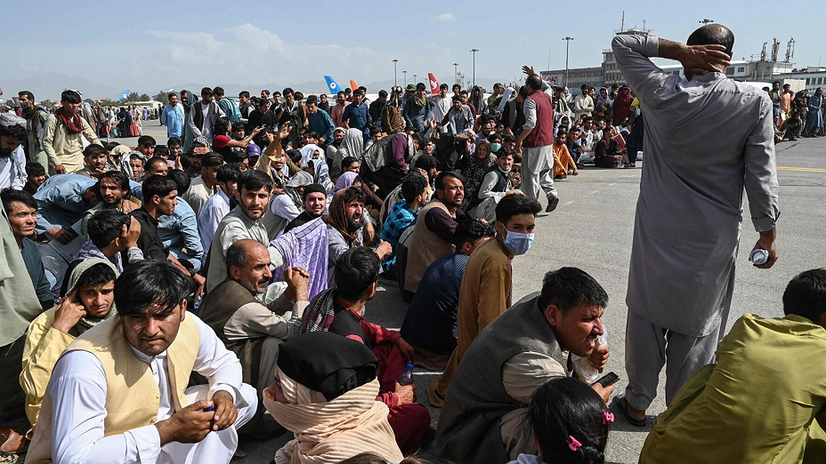 Afghanistan evacuees crowd Cobble airport runway waiting to be evacuated.